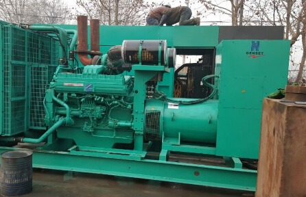 道真发电机组如何判断水冷式机油散热器内部是否需要清洗？